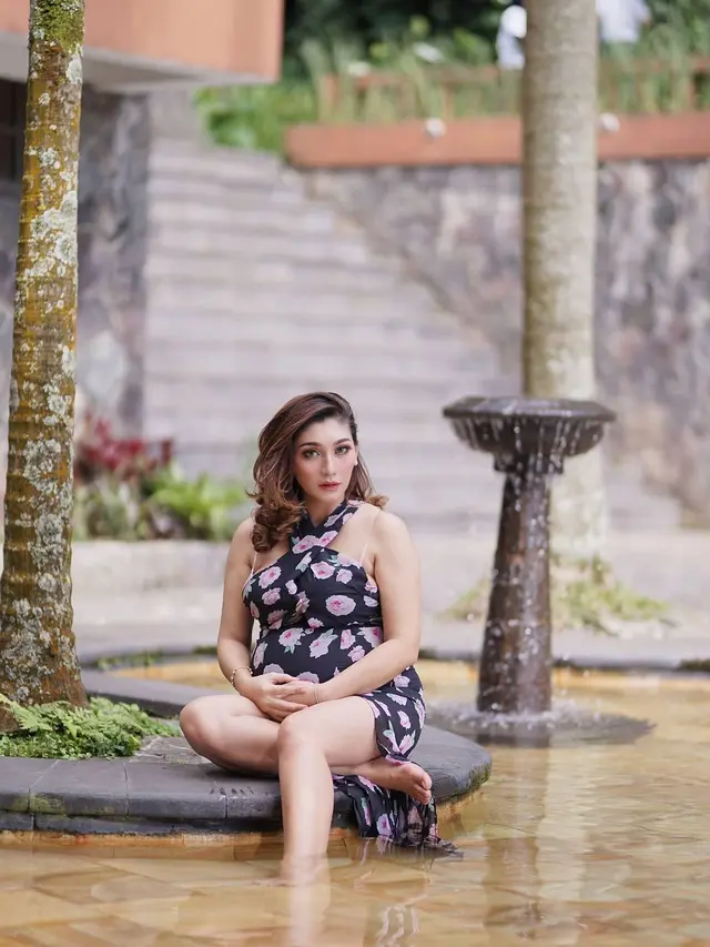 Hamil Anak Ketiga, Ini 6 Gaya Maternity Shoot Baby Margaretha yang Memesona