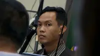 Pinjam Uang Istri hingga Pakai Dana Sekolah Anak untuk Setor ke Bupati Cilacap