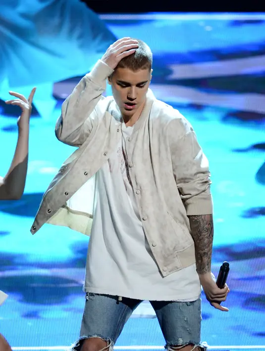 Kabar beredar video seks Justin Bieber beredar membuat para penggemarnya, Belibers merasa waswas. Bahkan ada yang panik dan ketakutakan kalau video itu benar-benar ada. (AFP/Bintang.com)