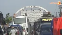 [VIDEO] Jalur Pantura Terhambat Buruh Pulang Kerja