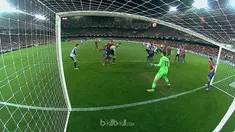 Valencia akhirnya mengakhiri tren buruk kalah dalam enam laga terakhir di seluruh ajang kompetisi usai menang 3-1 Levante. Santi M...