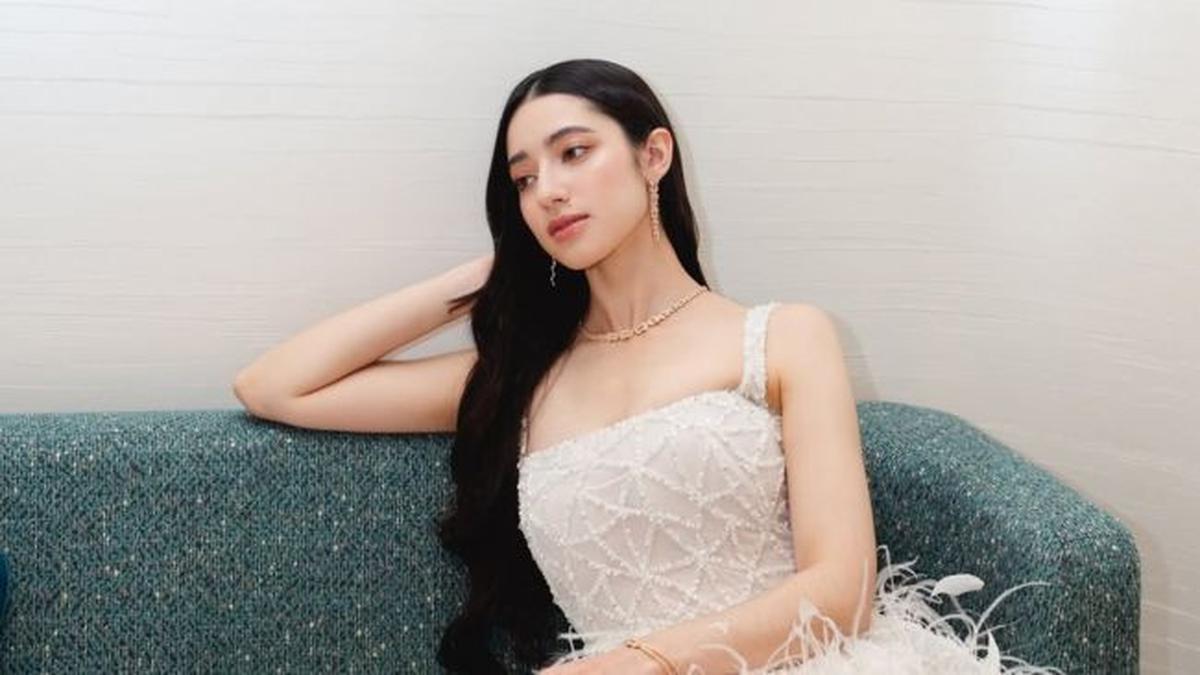 7 Pesona Ameera Khan Pacar Jefri Nichol Berbalut Outfit Serba Putih, Elegan Penuh Keanggunan