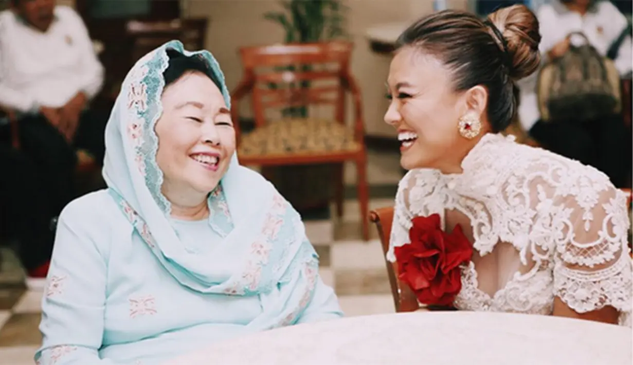 Sebelumnya, Agnes Monica juga membuat publik bangga terhadap dirinya. Ia tampil membacakan Deklarasi Perdamaian bertema 'I am Generation of Love' di Balai Kota DKI Jakarta, baru-baru ini. (Via Instagram/@agnezmo)