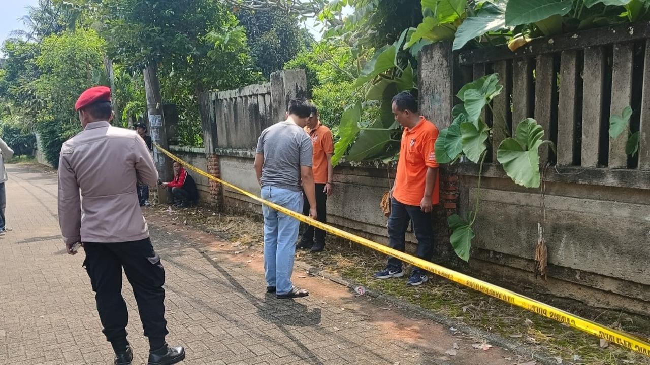 Lokasi penemuan mayat pria terbungkus sarung tanpa identitas di Perumahan Makadam di Jalan Saleh 1, Pamulang, Kota Tangerang Selatan (Tangsel).