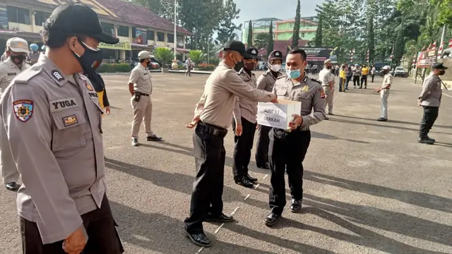 Celengan Barokah, dalam program Jumat Barokah di wilayah Polres Garut
