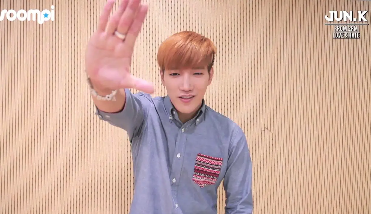 Menurut kabar yang beredar, saat ini Jun.K sedang menjalani pelatihan militer di Provinsi Gangwon. Ia menderita kelumpuhan di sisi kanan bawah wajahnya. (Foto: Soompi.com)