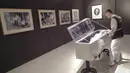 Selain karya instalasi, pameran yang dikurasi Jim Supangkat ini juga memamerkan karya patung dan lukisan, Jakarta, Jumat (15/8/14). (Liputan6.com/Faizal Fanani) 