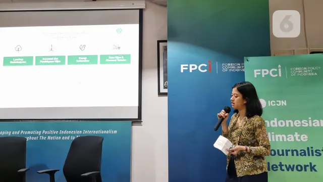 Titaningtyas, Senior Associate Green Finance di Global Green Growth Institute (GGGI) Indonesia dalam workshop FPCI Indonesian Climate Journalist Network (ICJN). (Liputan6.com/Tanti Yulianingsih)