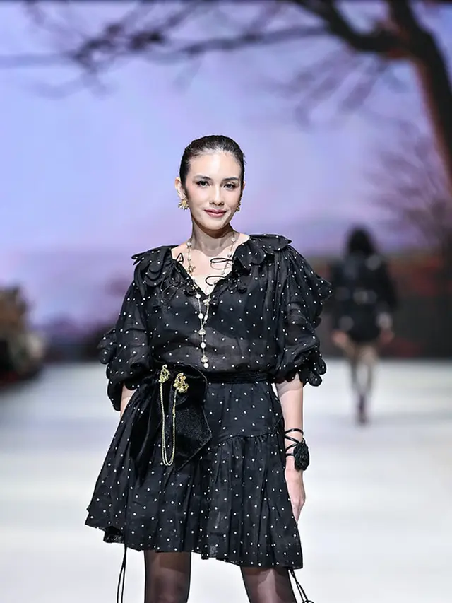 Adu Pesona Adinia Wirasti, Nadila Ernesta, Naila Alatas, dan Jihane Almira Bawakan Koleksi The Story Of di JFW 2027