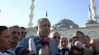 Presiden Turki Recep Tayyip Erdogan berbicara di hadapan awak media usai merayakan Salat Id  (Presidential Press Service, Pool photo via AP)