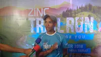 Pelari Indonesia, Fandi Ahmad, mengimbau kepada masyarakat untuk menjaga kesehatan, asupan nutrisi, dan berlatih dengan giat untuk bisa sukses mengikuti lomba Zinc Trail Run 2018 (Bola.com/Muhammad Ivan Rida).