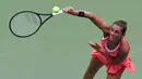 Petenis putri Italia, Roberta Vinci, harus mengakui keunggulan rekan senegaranya, Flavia Penneta di final AS Terbuka 2015 dengan skor skor 7-6 (4), 6-2, Minggu (13/9/2015). (AFP Photo/Jewel Samad)