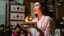 <p>Febby Rastanty merayakan hari ulang tahunnya dengan cara yang tak biasa. Ia memilih untuk merayakan hari kelahirannya bersama anak-anak di sebuah kampung pemulung di Jakarta. [Foto: Instagram/febbyrastanty]</p>