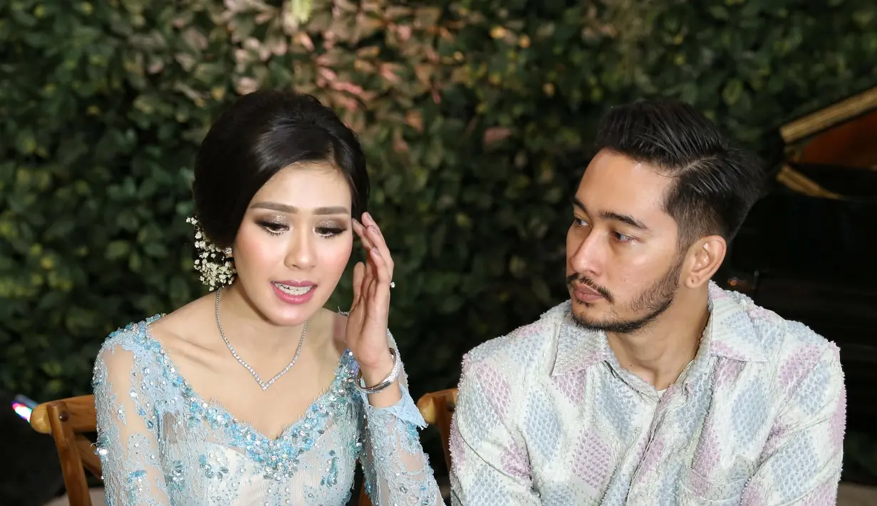 Jika tidak ada aral melintang, Jeje Govinda akan mempersunting Syahnaz Sadiqah pada 21 April 2018 mendatang. Pernikahan digelar tanpa menggunakan adat. Tema nasional dipilih oleh keduanya. (Adrian Putra/Bintang.com)