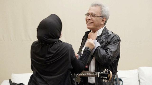 39 Tahun Bersama, Ini 6 Momen Manis Iwan Fals dan Sang Istri yang Harmonis