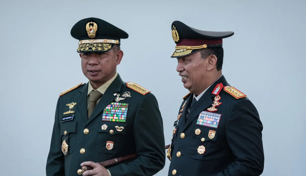 Upacara Prasetya Perwira (Praspa) Tentara Nasional Indonesia dan Kepolisian Negara Republik Indonesia juga dihadiri Panglima TNI Jenderal Agus Subiyanto dan Kapolri Jenderal Listyo Sigit Prabowo. (YASUYOSHI CHIBA/AFP)