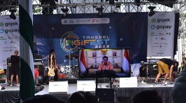 Menteri Koordinator Bidang Perekonomian Airlangga Hartarto saat memberikan sambutan secara virtual pada acara Tangsel Digifest 2022