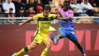 Gelandang AC Milan, Yunus Musah, turut membantu timnya meraih kemenangan 1-0 atas Hellas Verona pada laga pekan kelima Serie A di San Siro, Sabtu (24/9/2023) malam WIB. (AFP/Piero CRUCIATTI)