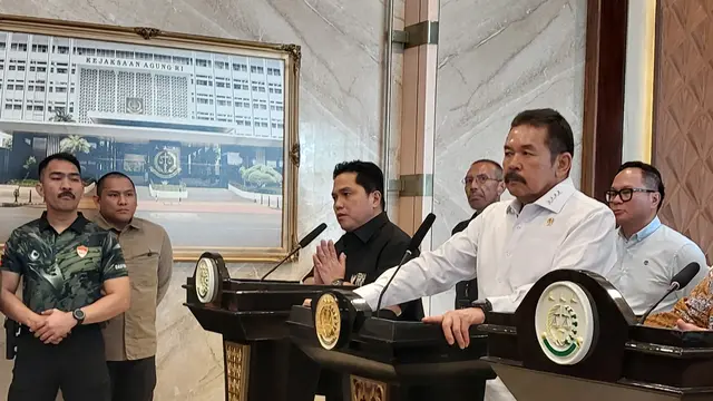 Menteri BUMN Erick Thohir menyerahkan hasil audit dana pensiun (dapen) BUMN ke Kejaksaan Agung.
