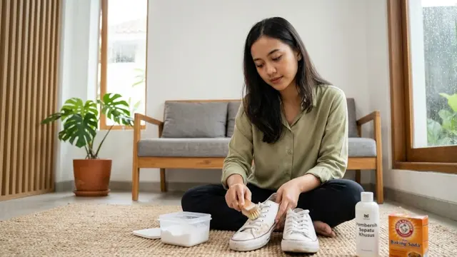 Cara Merawat Sepatu Putih