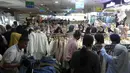 Ribuan warga dari sejumlah daerah mulai berbelanja kebutuhan busana di pusat grosir tekstil terbesar di Asia Tenggara. (Liputan6.com/Herman Zakharia)