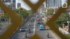 Kendaraan melintasi Jalan Margonda Raya, Depok, Jawa Barat, Selasa (20/11/2019). Badan Pengelola Transportasi Jabodetabek (BPTJ) menetapkan ruas Jalan Margonda Raya menjadi jalan berbayar melalui sistem electronic road pricing (ERP) pada akhir 2020. (Liputan6.com/Immanuel Antonius)