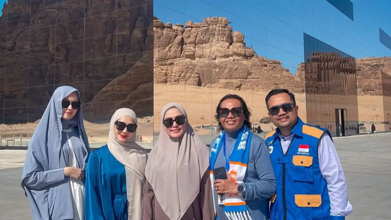 Memesona dalam Balutan Hijab Syar'i, Intip 7 Potret Kimberly Ryder