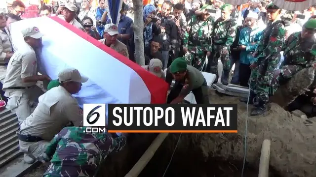 Jenazah juru bicara BNPB Sutopo Purwo Nugroho dimakamkan di TPU Sasonolayu Siswodipuran Boyolali. Ikut mengantar pemakaman Sutopo kepala BNPB Doni Monardo dan gubernur Jawa Tengah Ganjar Pranowo.