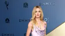 Sarah Pidgeon, CHANEL Ambassador yang masuk nominasi Outstanding Lead Actress in a Limited or Anthology Series or Movie, mengenakan gaun bias satin berwarna lilac berhias rangkaian rantai emas dan perak, kristal, gold beans, serta mutiara putih dan lilac. [dok. Chanel]