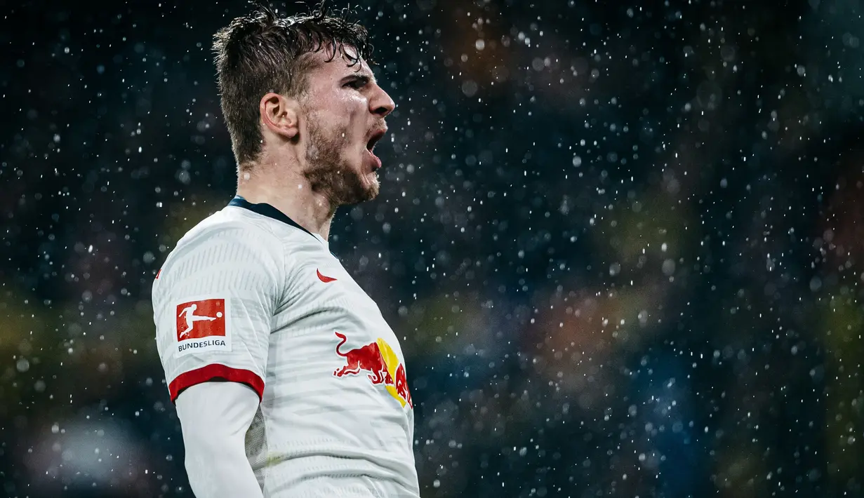 Timo Werner of Leipzig celebrates the second goal for his team during the Bundesliga match between Borussia Dortmund and RB Leipzig at Signal Iduna Park on December 17, 2019 in Dortmund, Germany. (Photo by Alexander Scheuber/Bundesliga/Bundesliga Collection via Getty Images)
