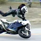 Ilustrasi terjatuh dari sepeda motor (legendarymotorcycles.com)