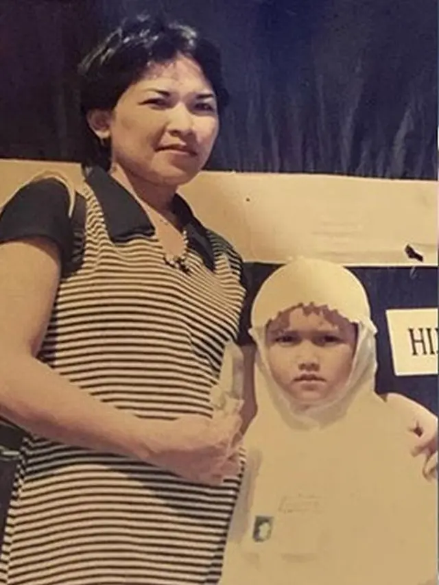 Foto Masa Kecil 6 Seleb Cewek Bersama Ibunda, Penuh Kenangan