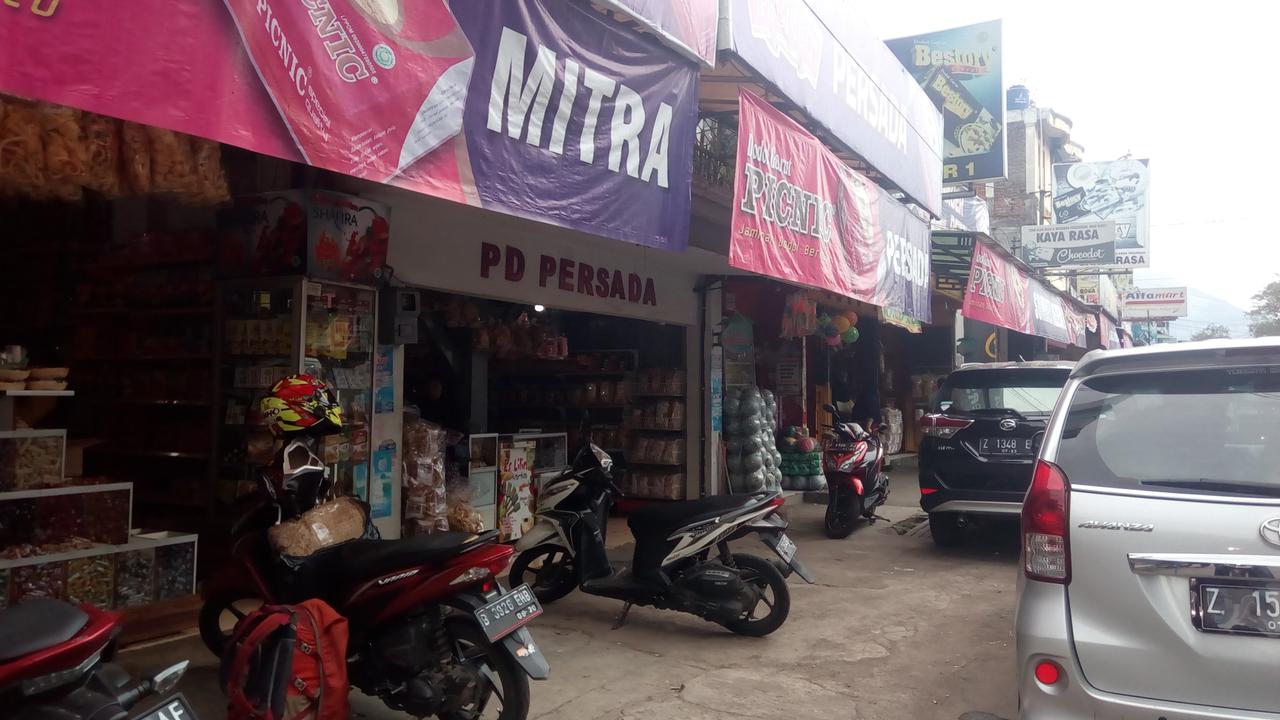 Kawasan pusat belanja oleh-oleh Tarogong Garut