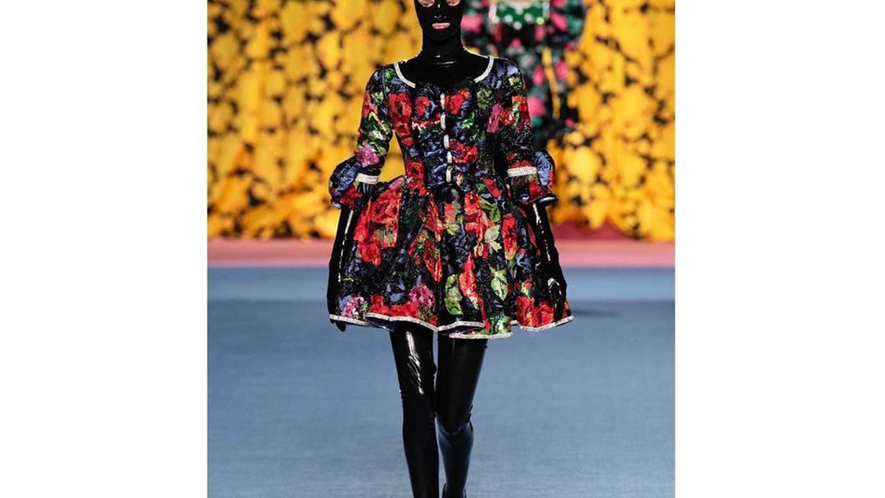 Busana Rancangan Richard Quinn di New York Fashion Week