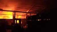 Bangunan Pabrik di Tangerang Ludes Terbakar