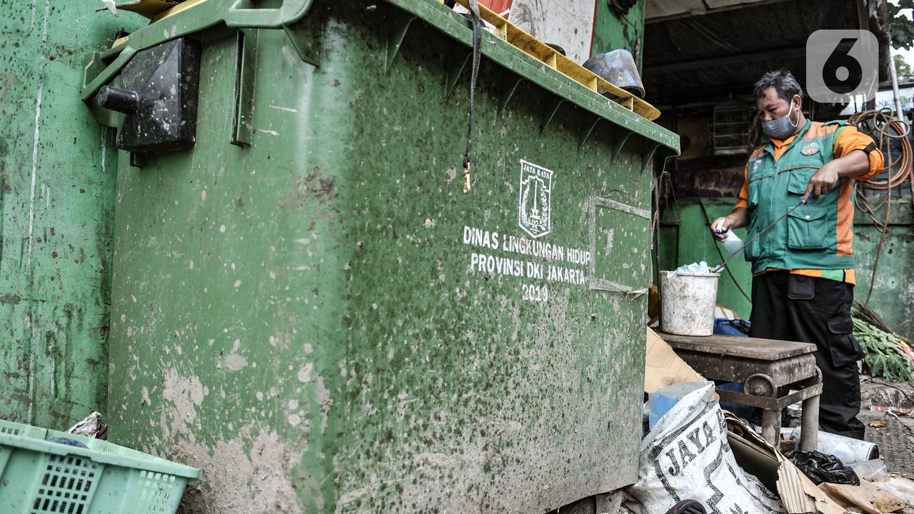 Berburu Limbah Masker Rumah Tangga