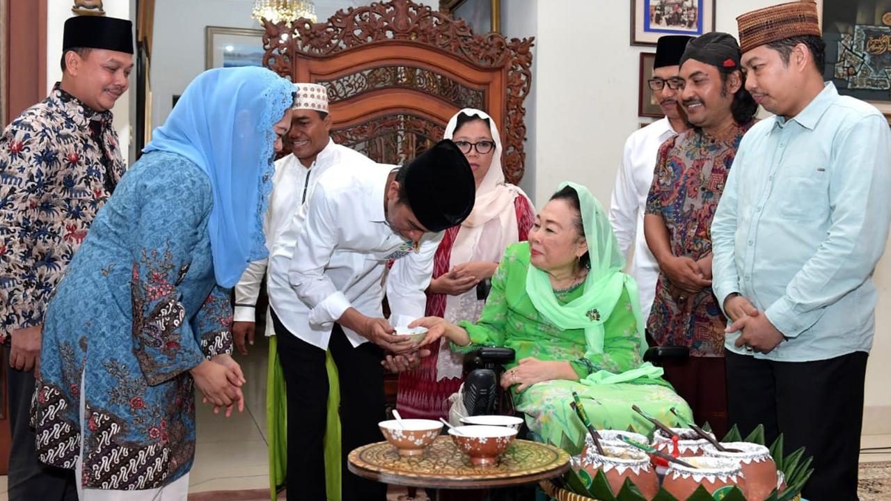 Jokowi Minta Doa Restu Istri Gus Dur