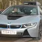 Rooney kedapatan mengendarai BMW i8 pada sesi latihan resmi beberapa jam sebelum melawat ke Liverpool.