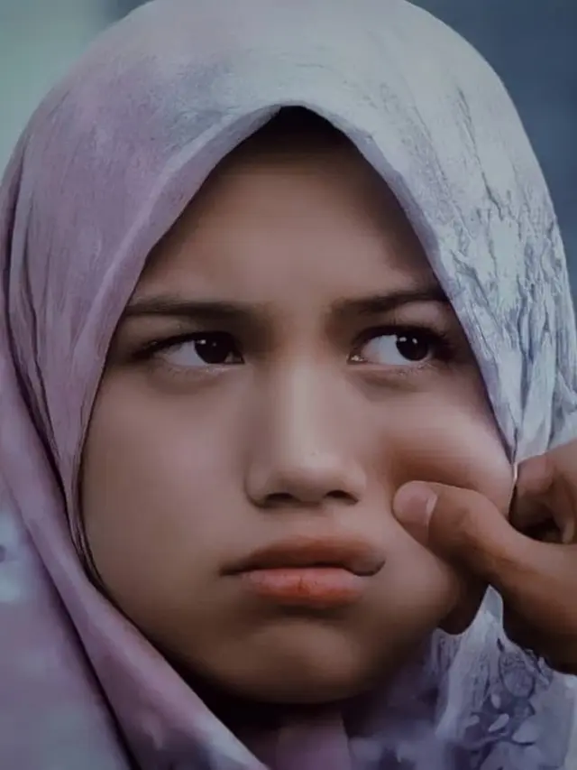 6 Potret Saskia Chadwick Pemeran Santi 'Dari Jendela SMP' Berhijab, Bikin Pangling