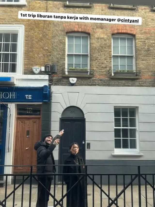 7 Momen Refal Hady Nikmati Liburan Ke London, Gayanya Tampil Keren