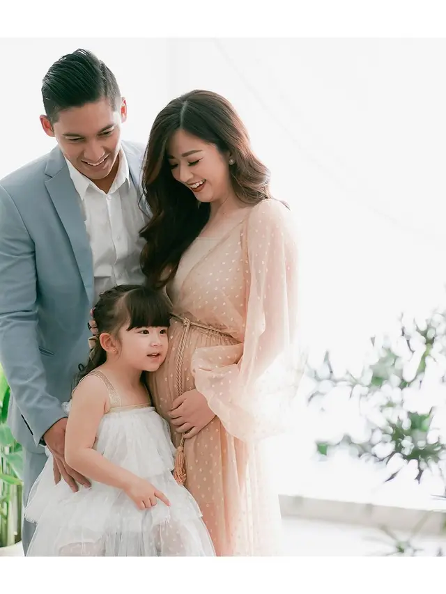 7 Potret Franda Pamer Baby Bump di Kehamilan Kedua, Penuh Bahagia