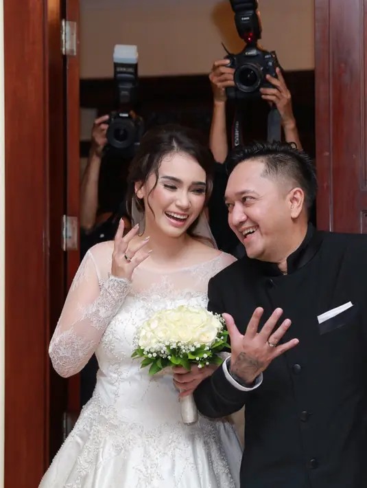 Pemberkatan perniakahan digelar secara tertutup bagi awak media. (Galih W Satria/Bintang.com)