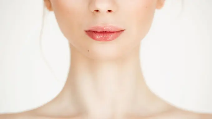 7 Tips Perawatan Bibir Pecah-Pecah agar Kembali Lembap dan Sehat (photo by freepik.com)