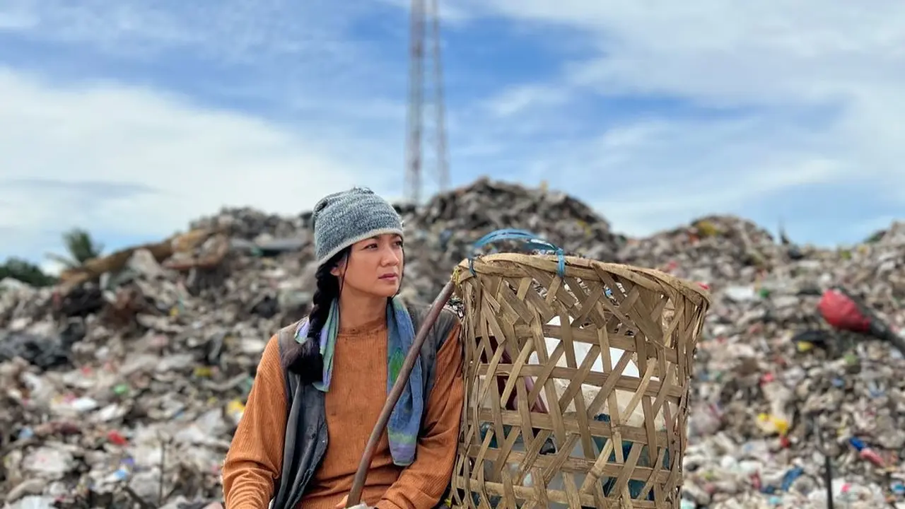 6 Potret Nirina Zubir di TPA Bantar Gebang, Totalitas saat Syuting