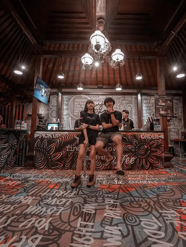 6 Potret Alffy Rev dan Istri yang Jarang Tersorot, Disebut Pasangan Idaman