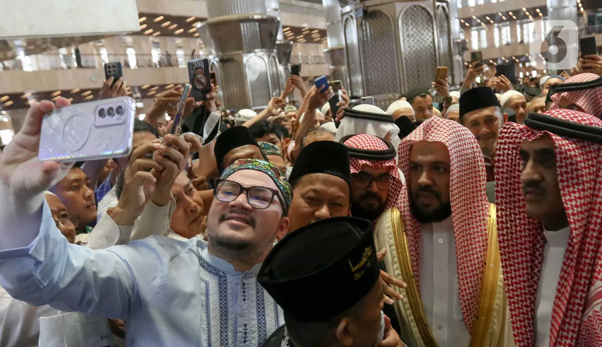 Syekh Ahmad juga mengungkapkan tersanjung atas keramahan masyarakat Indonesia. (Liputan6.com/Herman Zakharia)