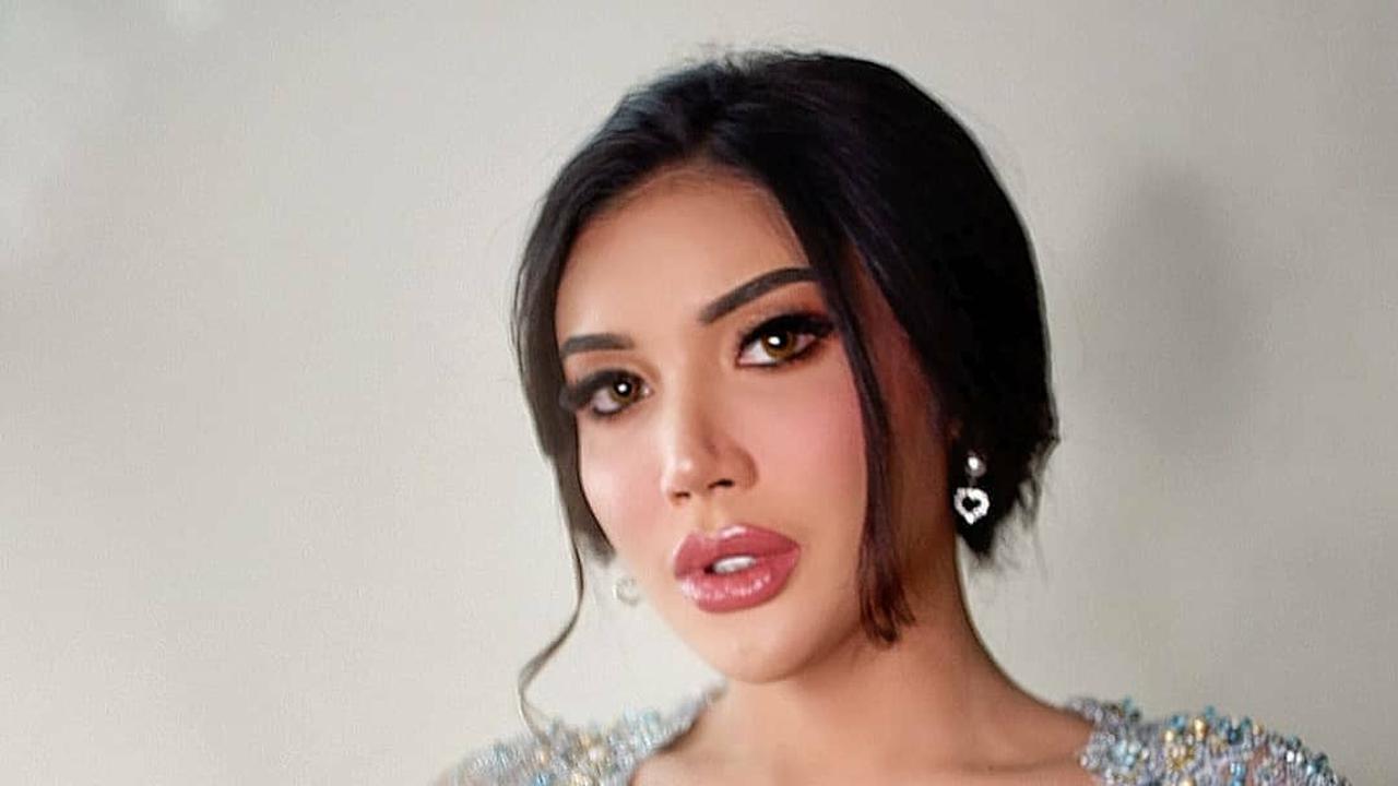 Hadiri Siraman Aurel Hermansyah, Ini 6 Potret Millen Cyrus yang Curi Perhatian