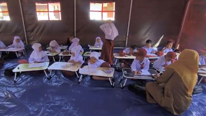 Semangat Perdana Anak Batangtoru: Belajar Tetap Membara di Sekolah Tenda