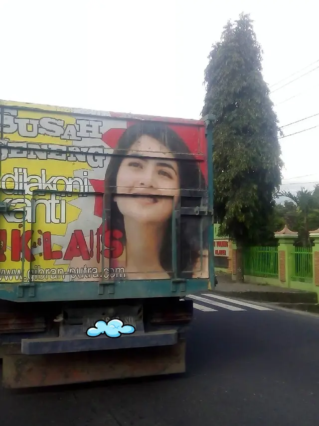 Populer Jadi Ratu FTV, Ini 6 Foto Kadek Devi di Bak Truk yang Bikin Senyum