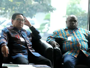 Komisioner Komisi Nasional Hak Asasi Manusia (Komnas HAM) mendatangi gedung Komisi Pemberantasan Korupsi (KPK), Jakarta, Selasa (27/1/2015). (Liputan6.com/Herman Zakharia)